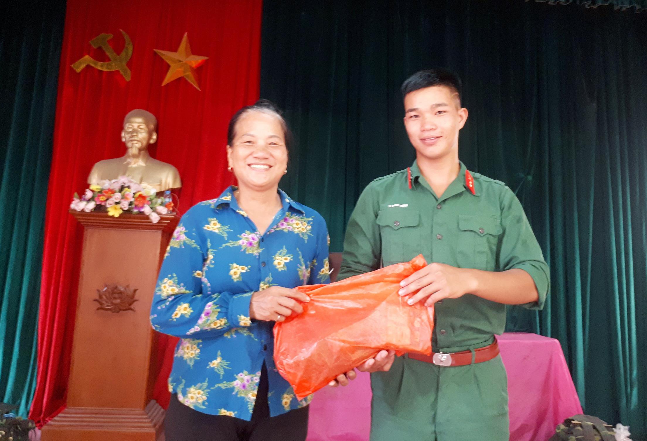 Hành động đẹp của Binh nhất Lê Minh Thông